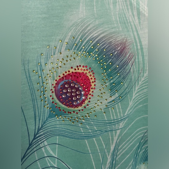 Kiara - Peacock Feather Print V-Neck Top - Picture 4 of 15